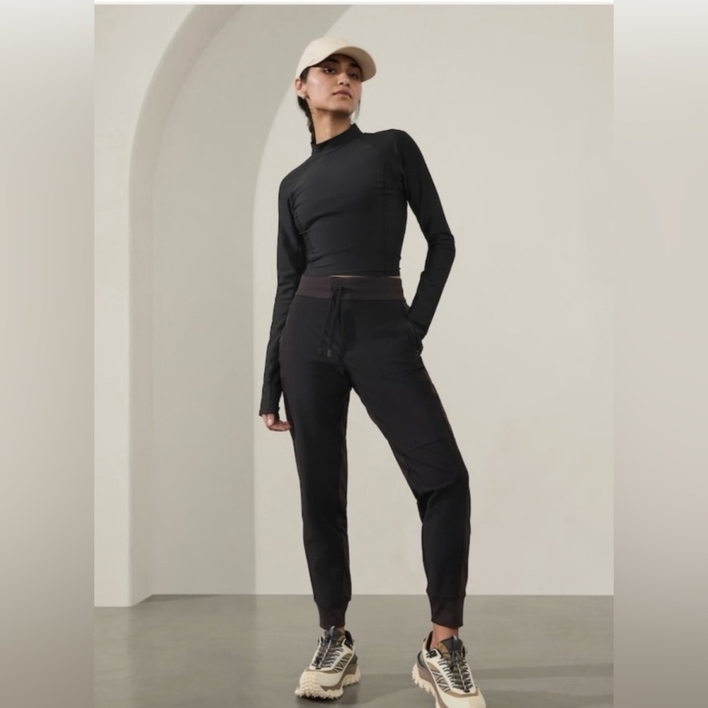 Athleta Black Active Headlands Hybird Trek Joggers - 
Sz 6